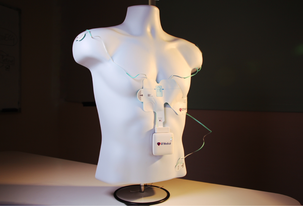 DAIC : New ECG System Eliminated Wire Leads to Simplify Standard 12-Lead ECG